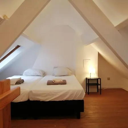 Charming Duplex In Center *